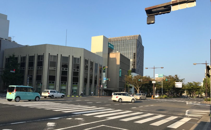 和歌山県の県庁所在地である和歌山市（公園前交差点付近）